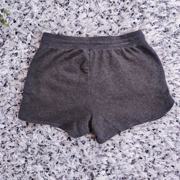 Amazon Essentials Women's French Terry Fleece Short Charcoal Heather - Picture 5 of 5